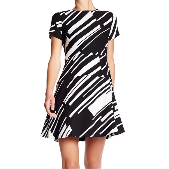 Vince Camuto Dresses & Skirts - NWT Vince Camuto Dress - 8